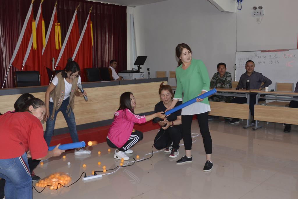 伊犁人口与民族_伊犁民族(2)