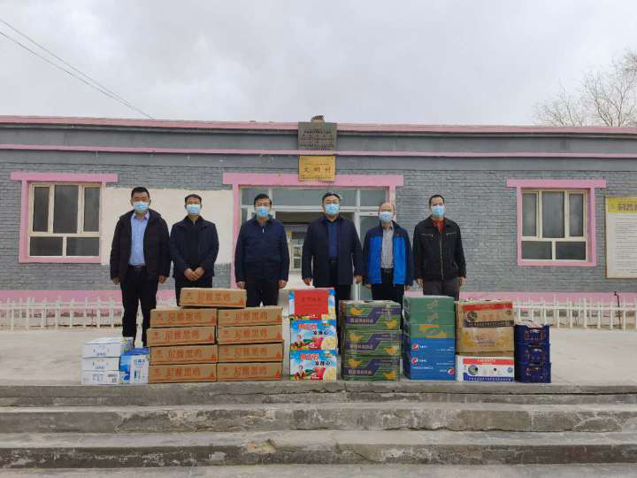 民丰县委春节走访慰问自治区科协"访惠聚"驻村工作队