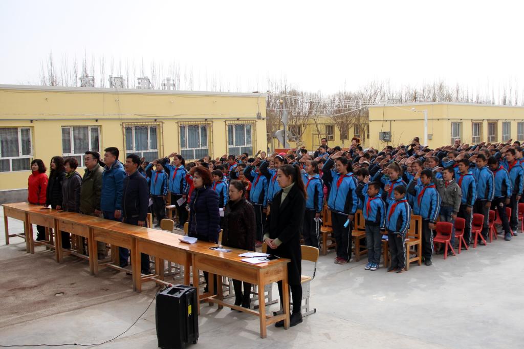 安迪尔的孩子们国语亚克西安迪尔乡中心小学举行传承雷锋精神国语演讲