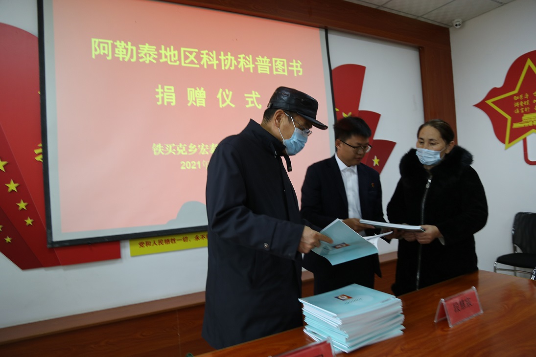 富蕴县委组织部部长张明表示,将进一步督促该村村两委班子,驻村工作队