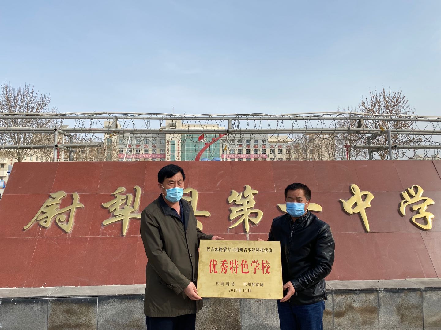 尉犁县第一中学以科技体验创新活动为载体,举办科技节,青少年科技创新