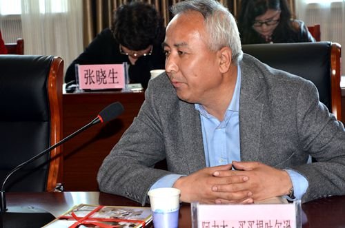 乌鲁木齐市科技界召开民族团结一家亲座谈会