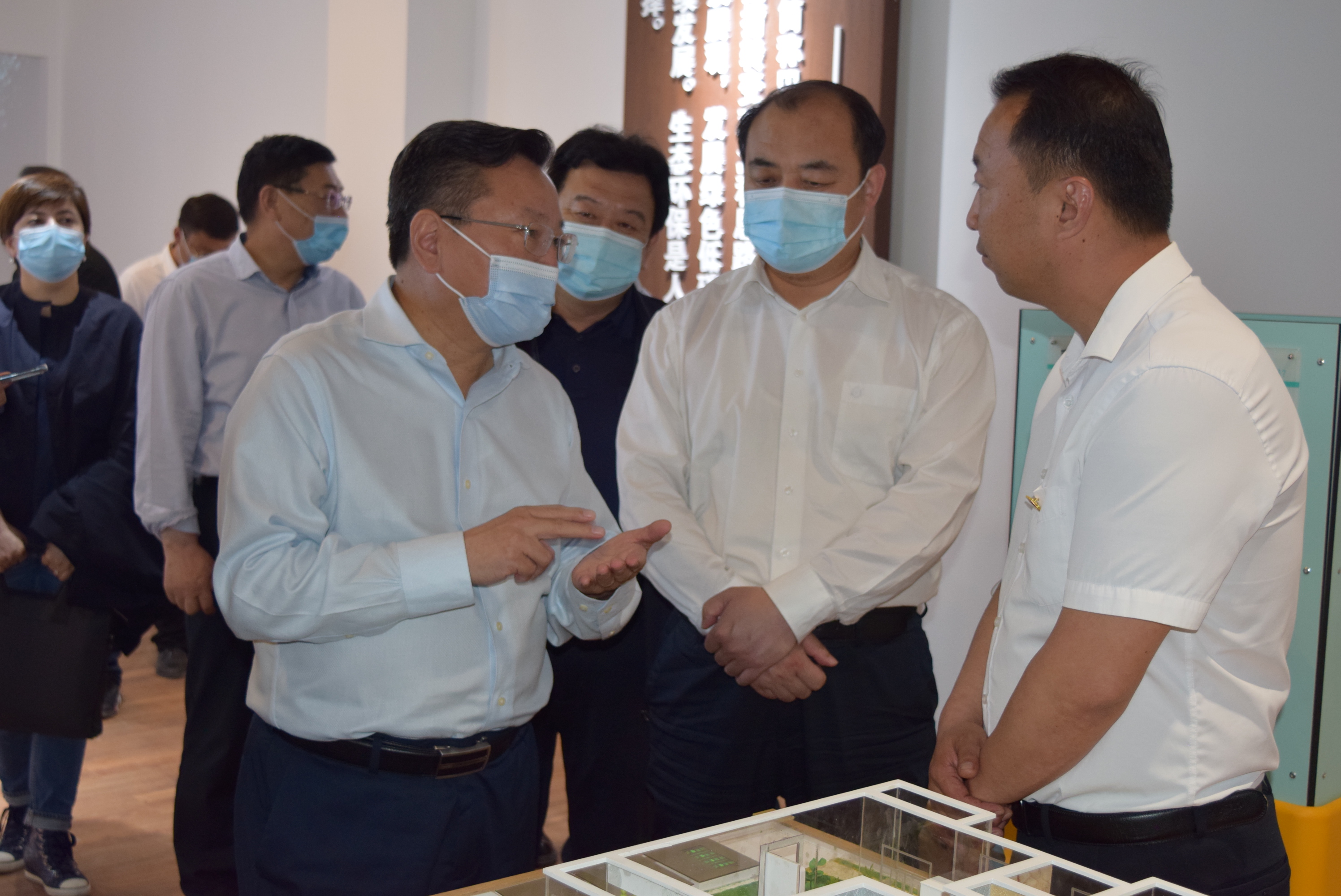 自治区科协党组书记丁有明一行赴巴州调研