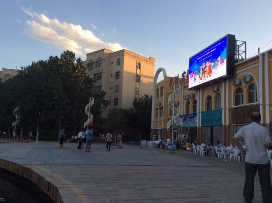 67吐鲁番市高昌区水韵广场科普显示屏建成投入使用