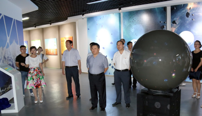 塔城地委委员朱志甘宣布乌苏市防震减灾科普教育基地正式开馆,并与