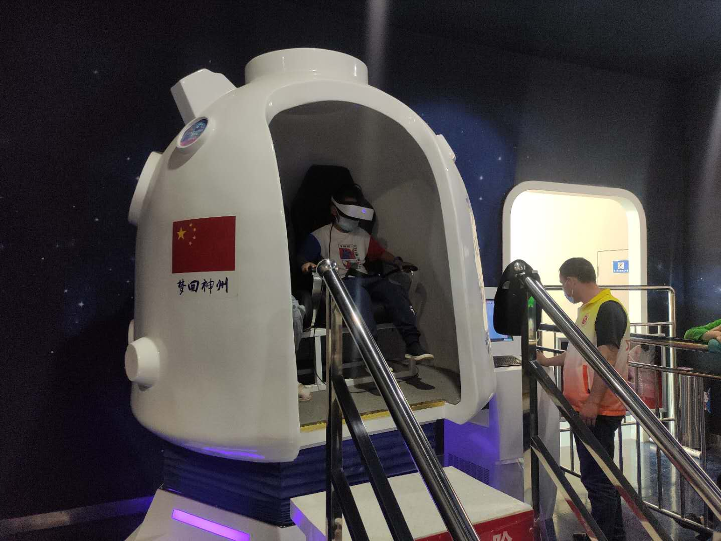 红色五月 激情飞扬——库尔勒市科技馆"五一"劳动节科普活动