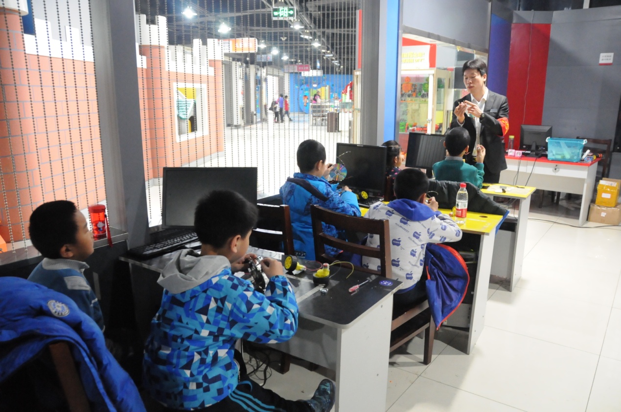 鼹鼠机器人培训班开班啦