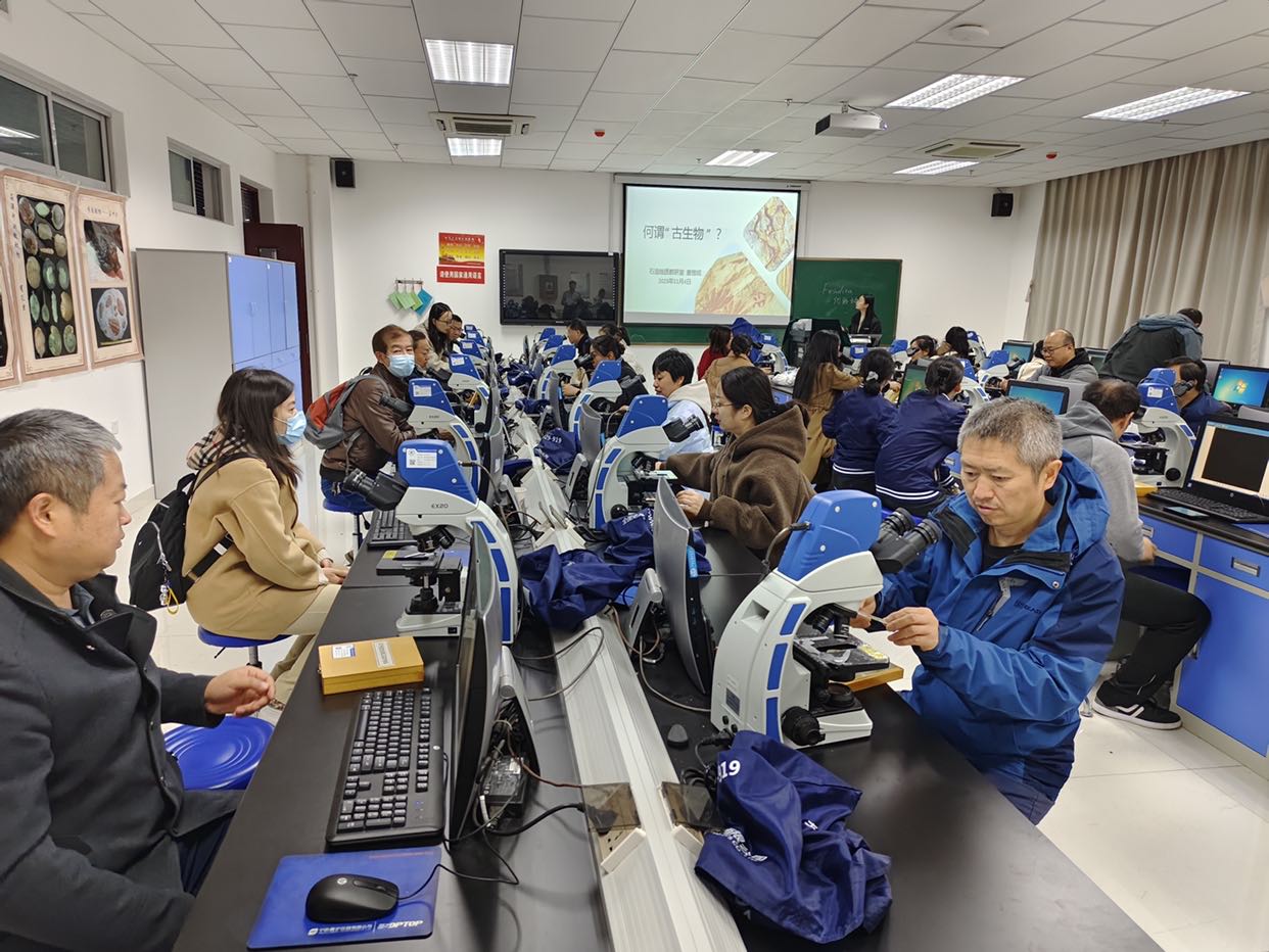 克拉玛依市科协携手教育局开展科技教师科普研修活动-新疆维吾尔自治