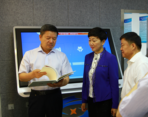 徐秀芝代表兵团科协对自治区科协长期以来给予兵团工作的大力支持表示