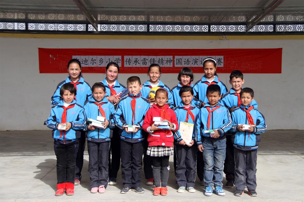 安迪尔的孩子们国语亚克西安迪尔乡中心小学举行传承雷锋精神国语演讲