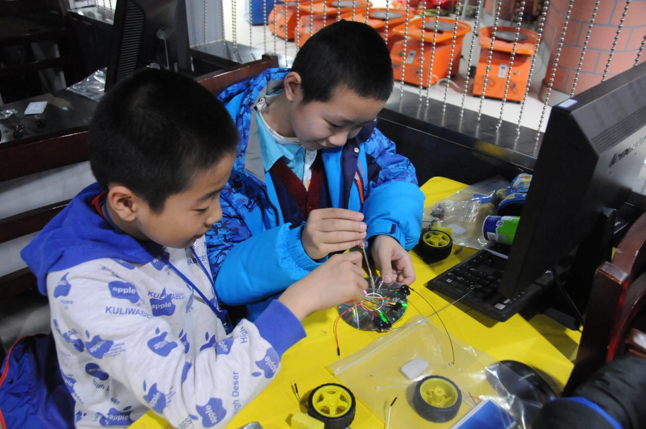 鼹鼠机器人培训班开班啦